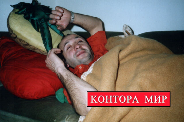 | > vito pace und die kuenste schlafen nie < } ums { |